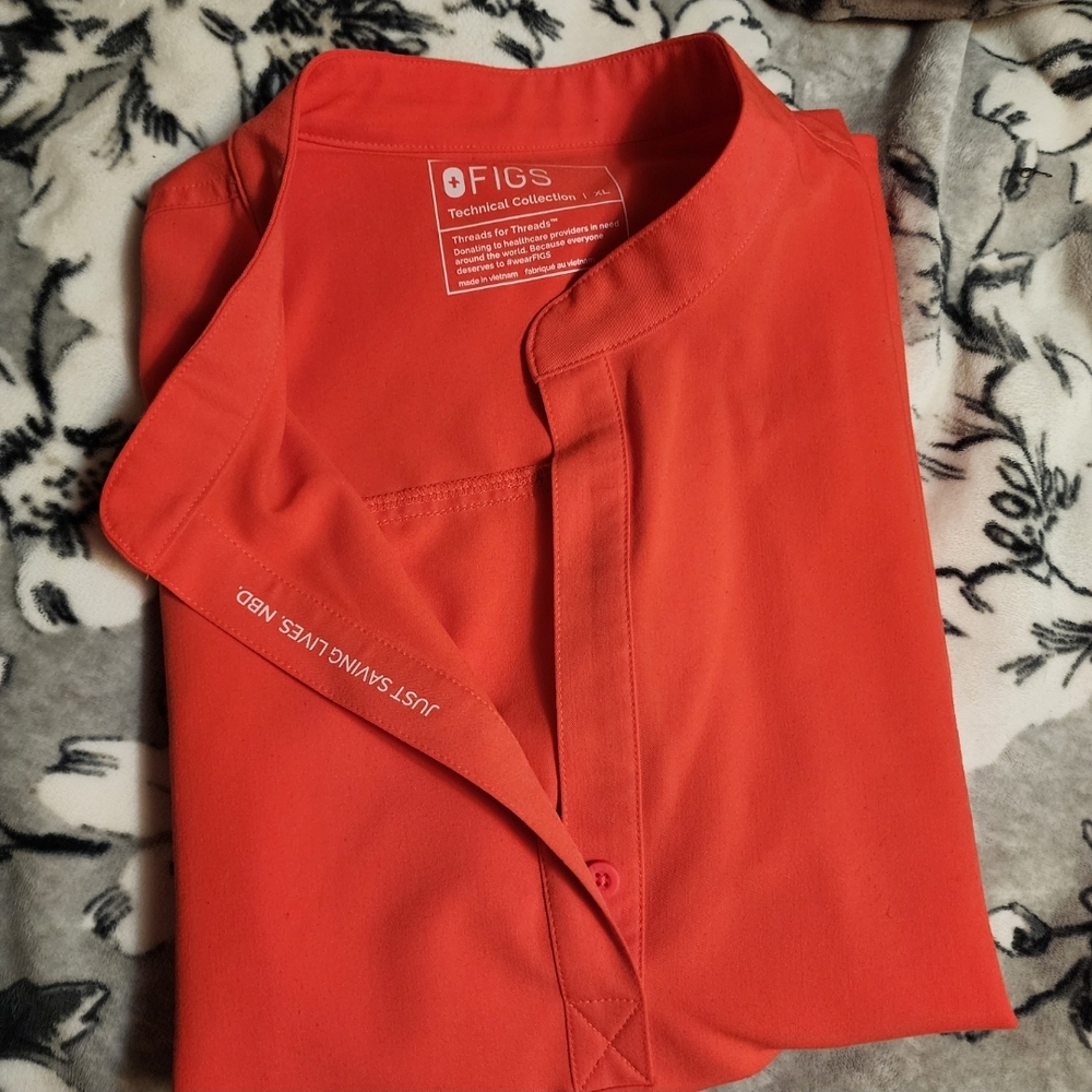 Figs Women Rafaela Top Fiery Coral